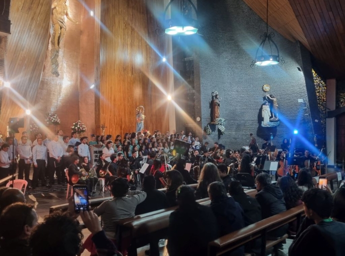 EL SUEÑO DE MÚSICOS Y PÚBLICO 