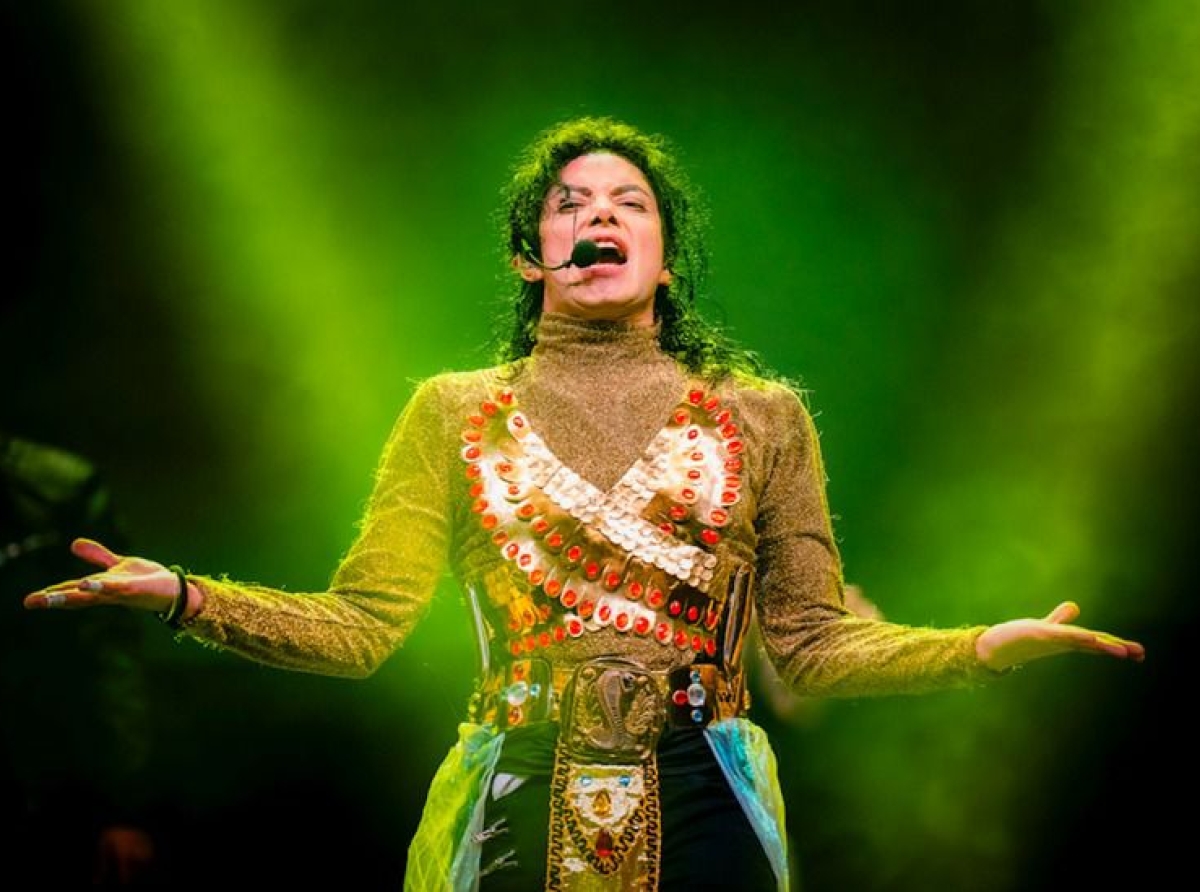 DOBLE OFICIAL DE MICHAEL JACKSON REVIVE SU LEYENDA EN QUITO