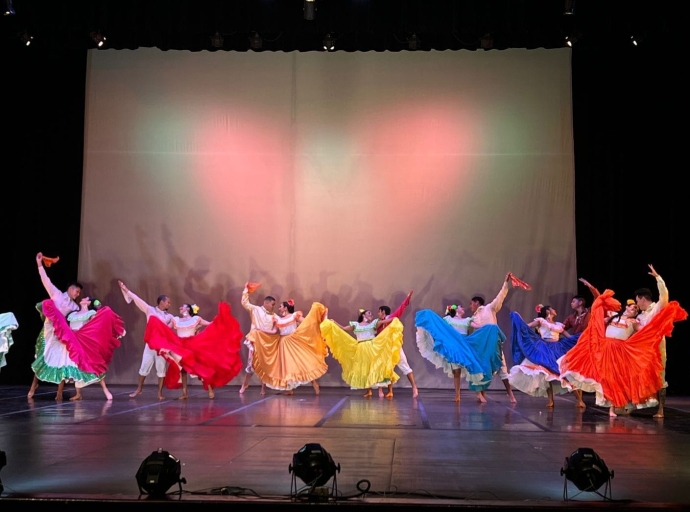 UNA NOCHE ENTRE DANZA Y CULTURA