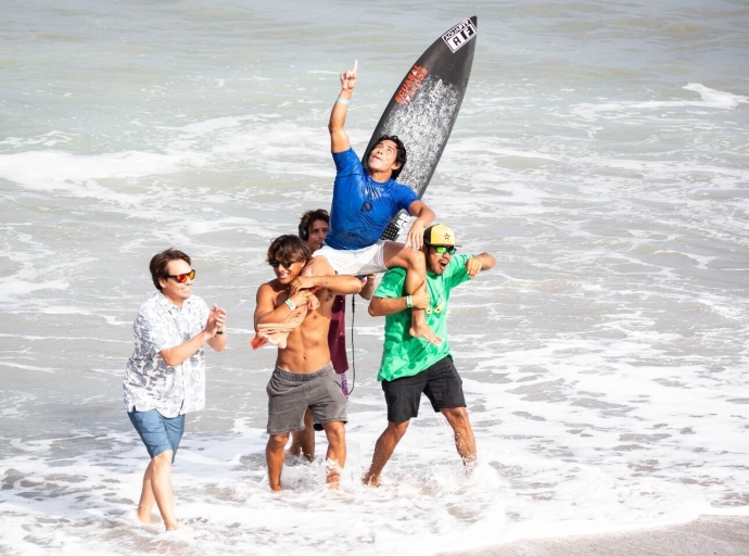 SURF EN GALÁPAGOS 2026